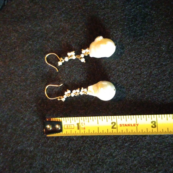 South Sea baroque mabe pearl earrings with gold vermeil hooks - Picture 5 of 6